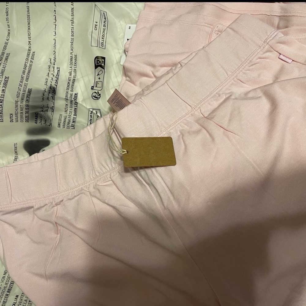 SKIMS UNRELEASED Sleep Set - Picture 5 of 6